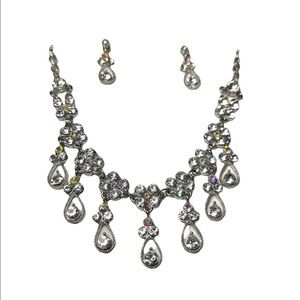 BEAUTIFUL! Austrian Crystal Necklace Earrings Set